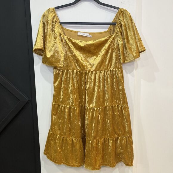 All In Favor Dresses & Skirts - NWT All In Favor Gold Crushed Velvet Mini Dress Size Medium